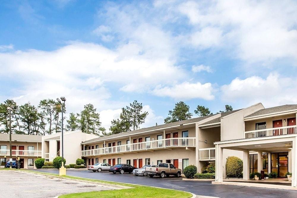 Zainee Inc Budgetel Inn And Suites Augusta Exterior photo
