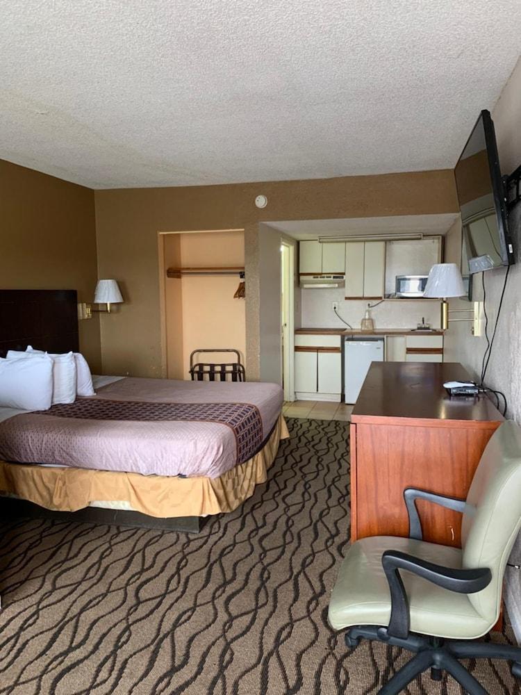 Zainee Inc Budgetel Inn And Suites Augusta Exterior photo